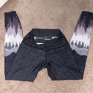 Colorado Threads purple mountains Leggings medium